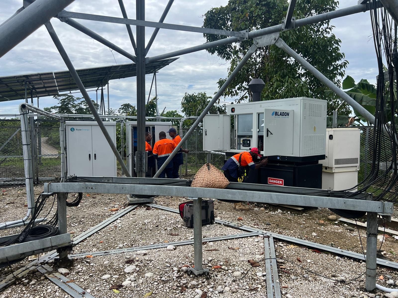 Bladon MTG12 microturbine genset and Ryse Energy hybrid power system on a remote telecom tower site